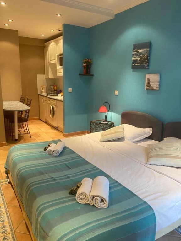 Cannes Holiday Suites - Photo 5