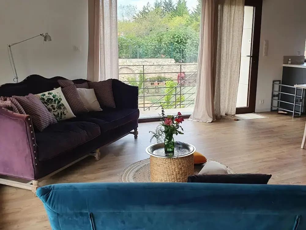 Bright, Modern Loft Comfortable Vacation Home - Miniature 7