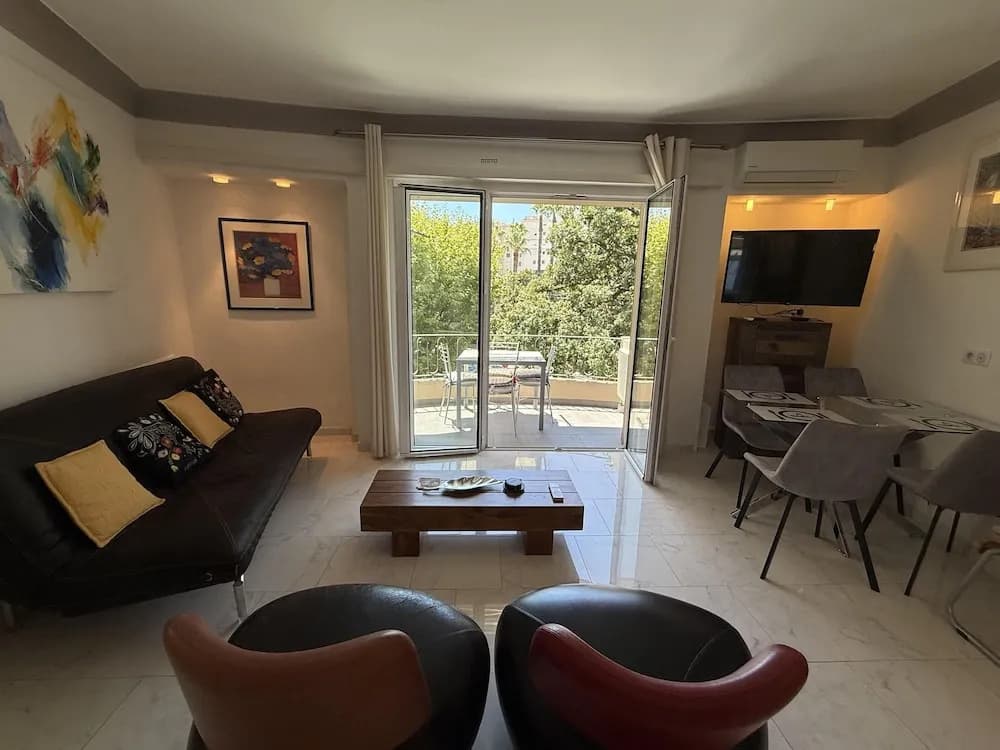 2 BR Apartment in the Center of Cannes - 2305 - Photo 3