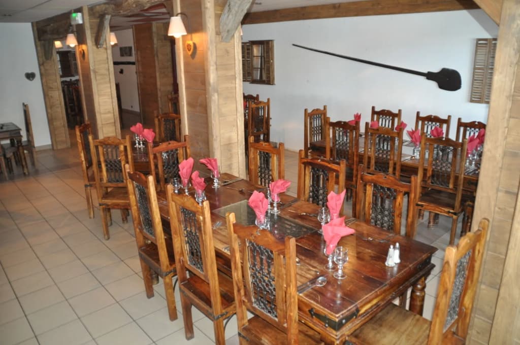 Chalet Hotel Rhododendrons - Miniature 7