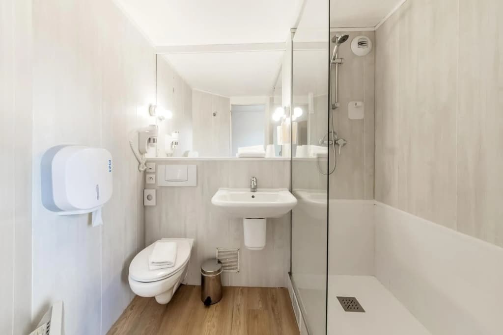 Comfort Hotel Evreux - Miniature 8