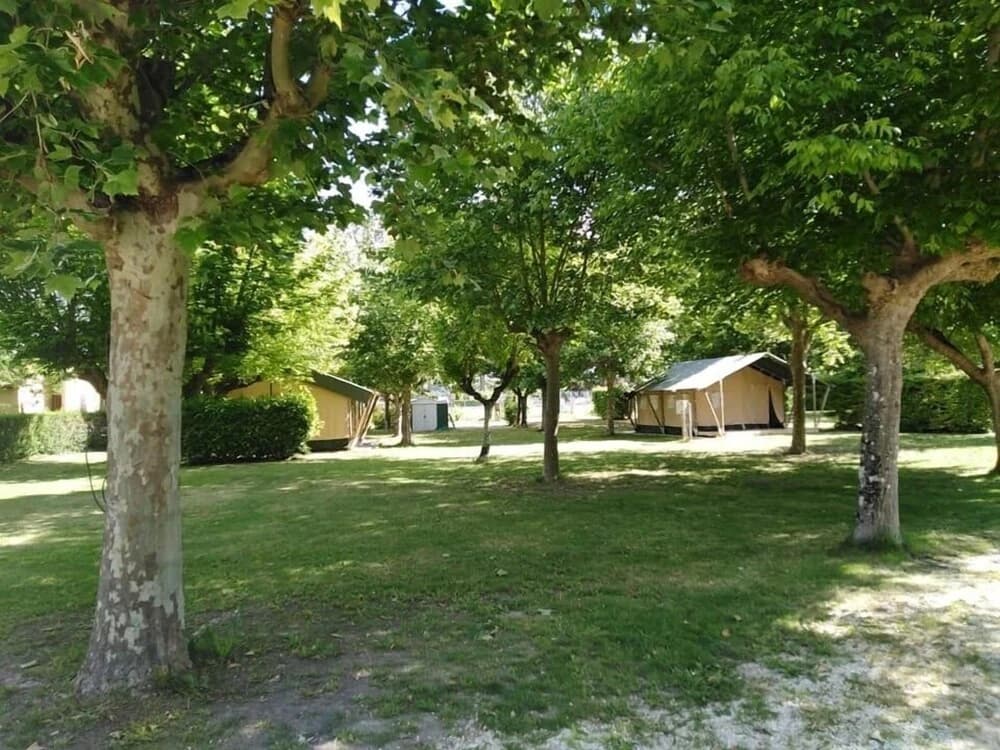 Camping Aubeterre-Sur-Dronne - Photo 3