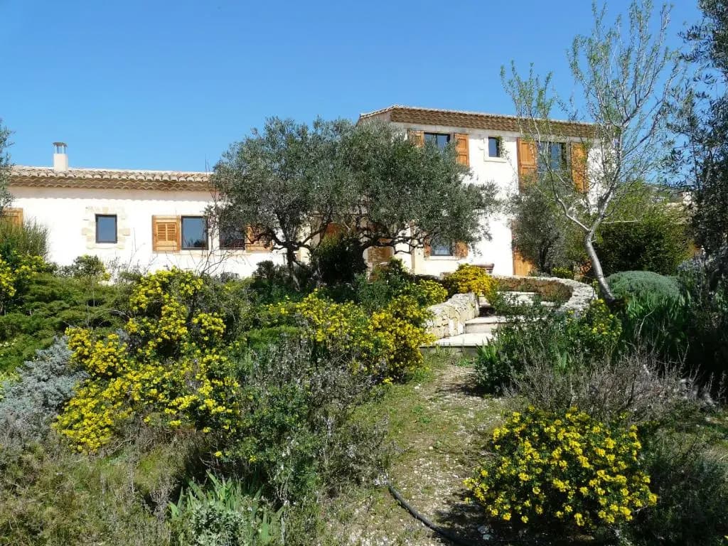 Magnifique Propriété Avec Piscine Privée Chauffée, Superbe Vue Sur Les Oliveraies Des Alpilles, Située À Mouriès, 10 Perso...
