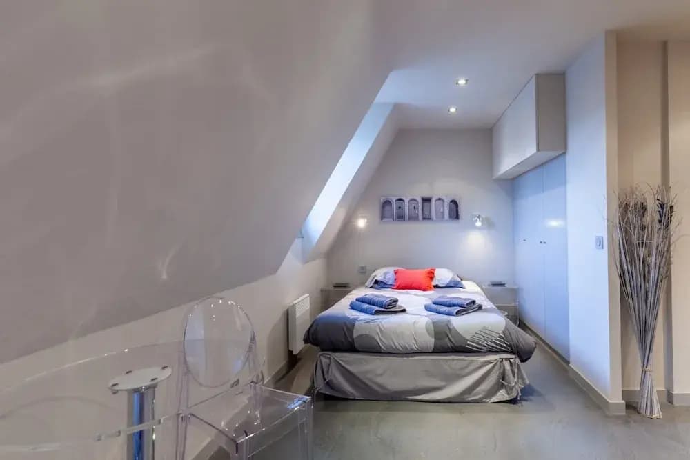 Apartment With Parking on Place de Morny - Photo 2