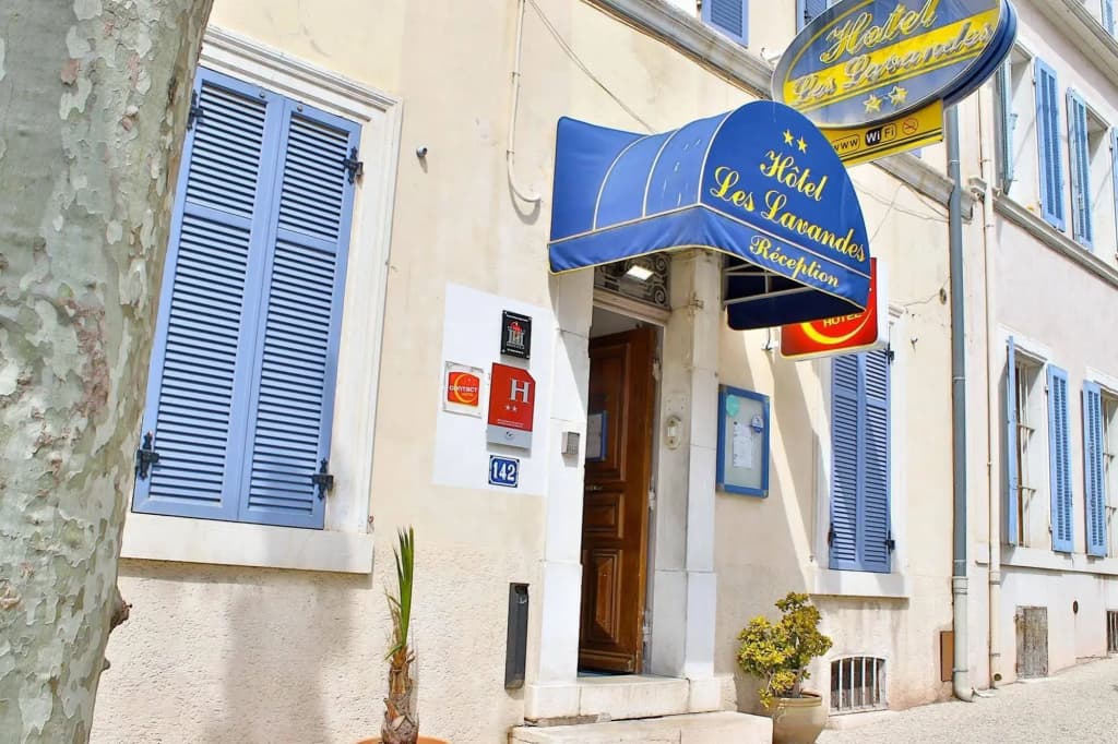 Hotel les Lavandes - Photo 1