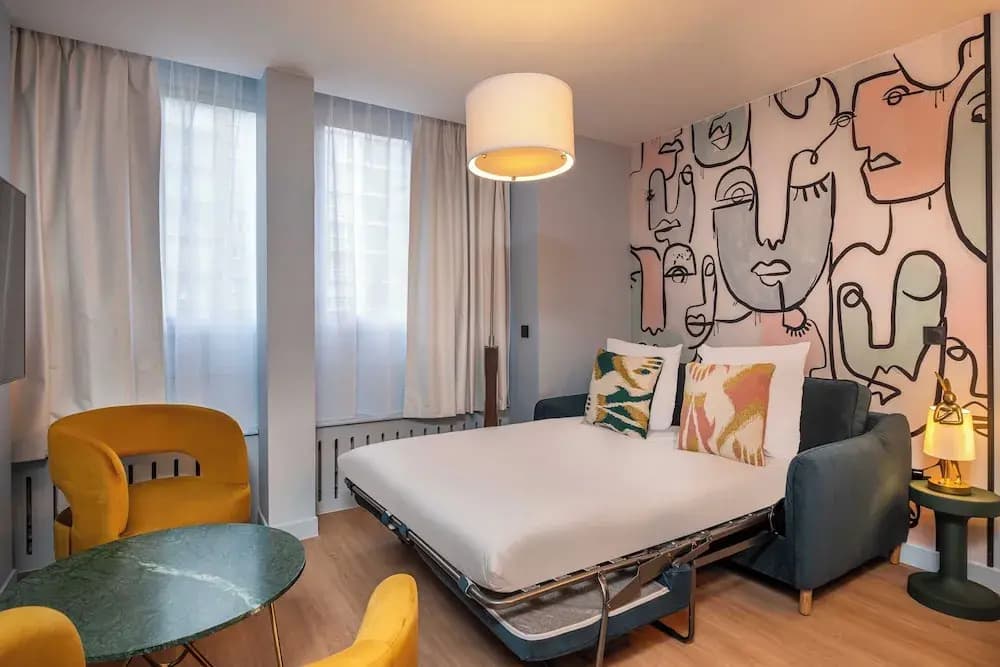 West Paris Suite - Photo 3