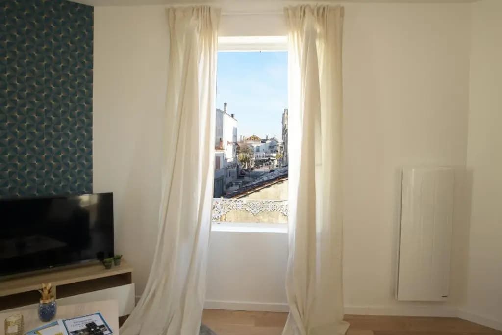 T2 de 55m2 avec toit terrasse, hyper centre, wifi, Netflix, draps, savons et serviettes fournis - Miniature 6