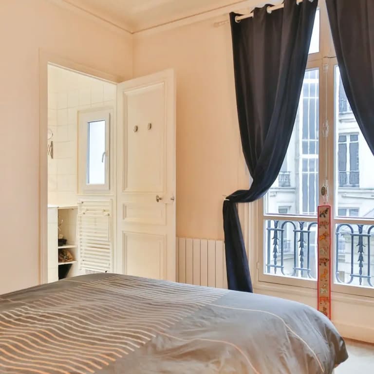 Secret Villiers I Stylish 2 Bed Apt in Villiers - Miniature 8