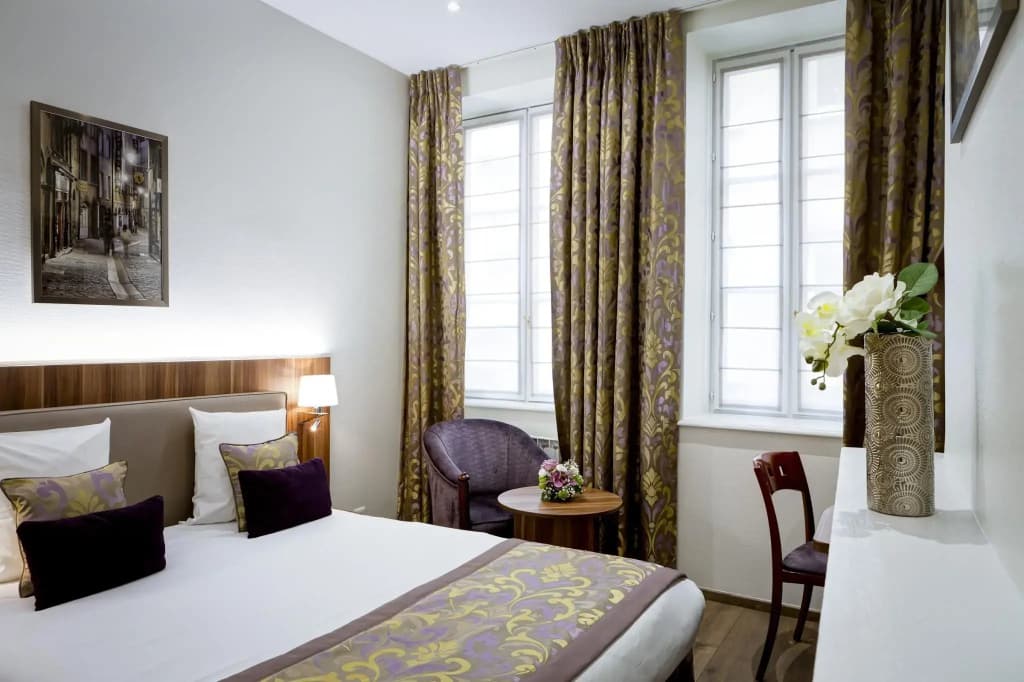 Le Phenix Hotel - Photo 4