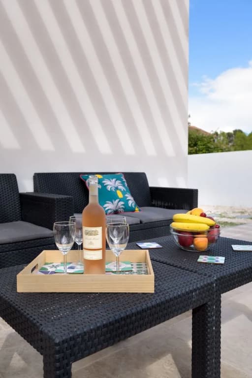 Villa Holidays - Photo 2