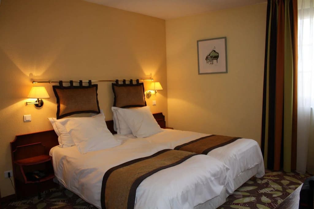 Logis Hotel Restaurant A L'Etoile - Photo 2