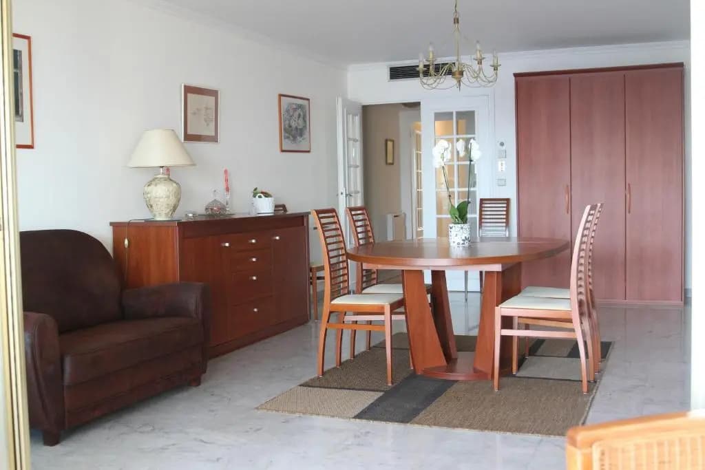 Sea View Apartment - Miniature 8