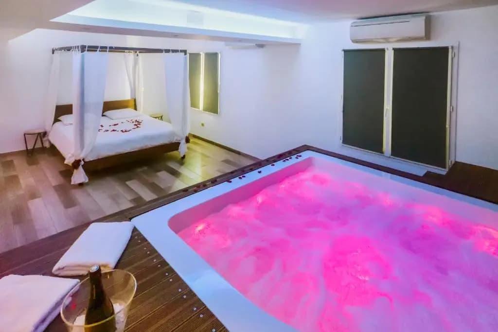 Suite Pointe Rouge Jacuzzi SPA - Miniature 6