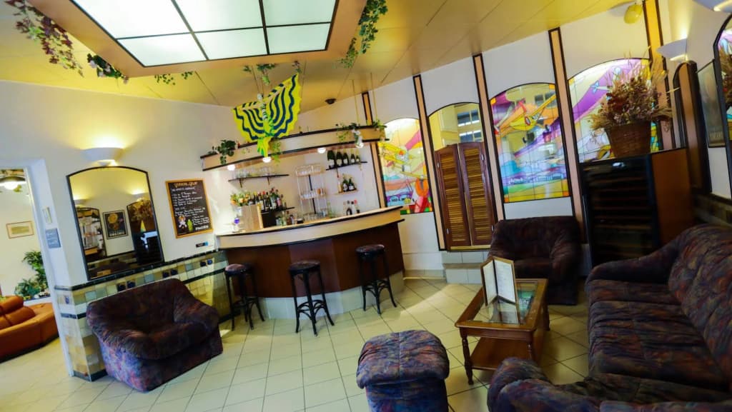 Aviation Hotel - Photo 2