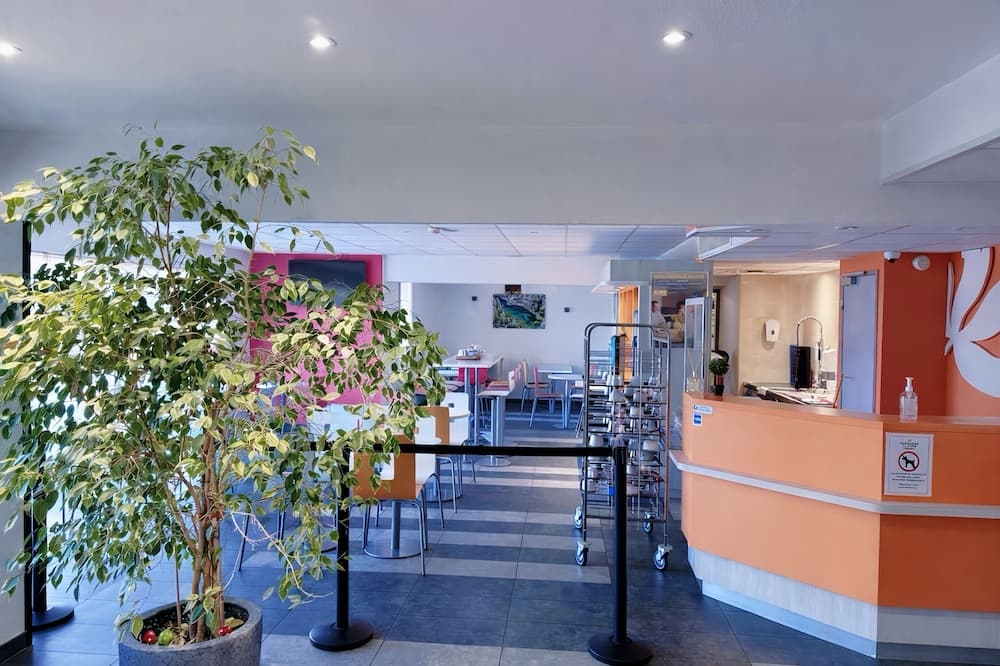Hotel HubOne3 Istres - Photo 2