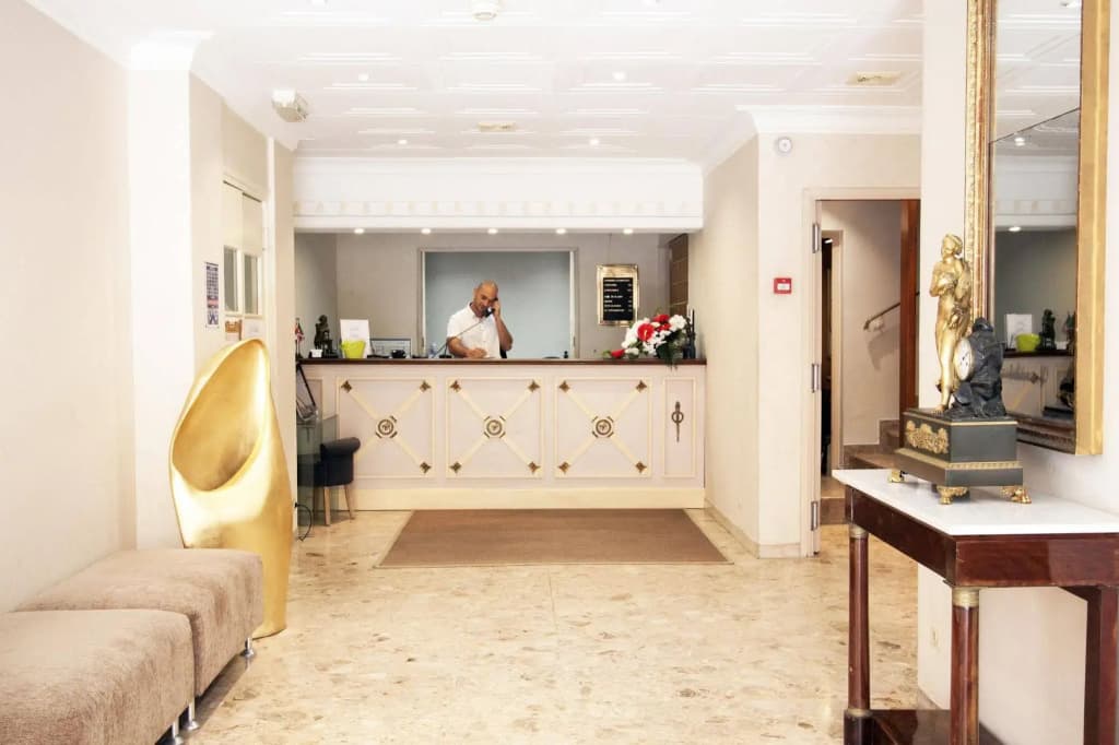 Hotel Napoleon - Photo 2