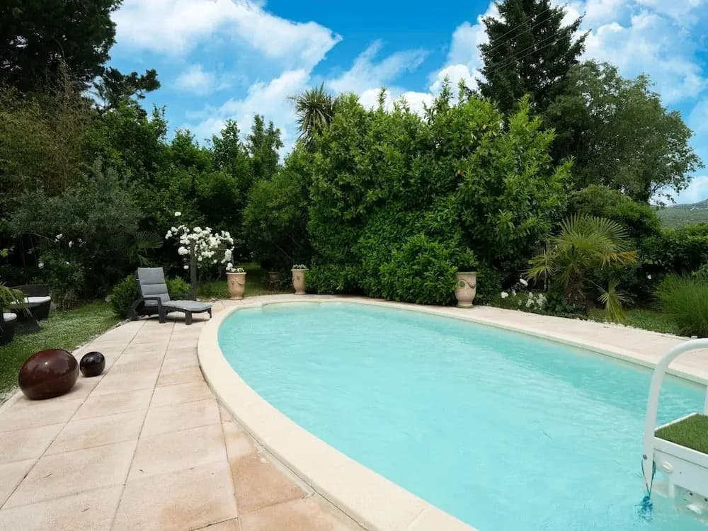 Majestic Holiday Home in Laroque With hot tub - Miniature 8