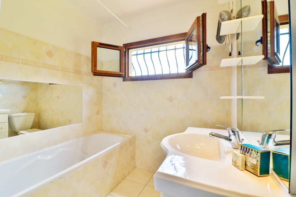 Noelie, Ground Floor Apartment for 6 People - Miniature 8