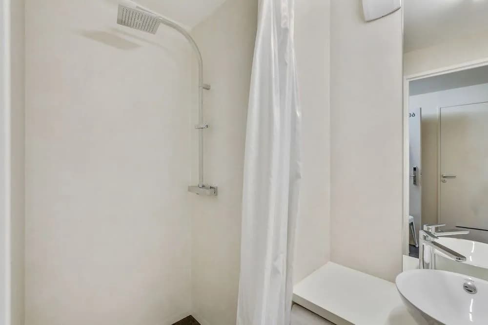 The People Hostel - Tours - Miniature 8