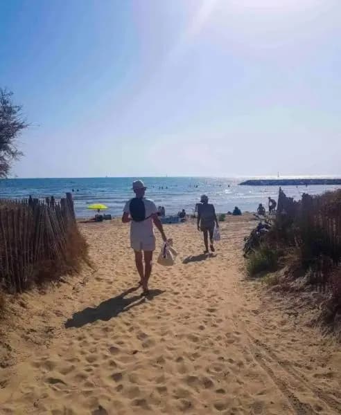 studio LES PIEDS DANS L'EAU situé 150m de la plage -avec PARKING GRATUIT PRIVE - 25m2 - climatisé - balcon - wifi gratuit...