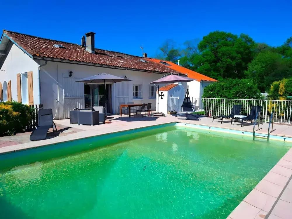 Villa in St Denis With Pool & Pyrenees View - Photo 1