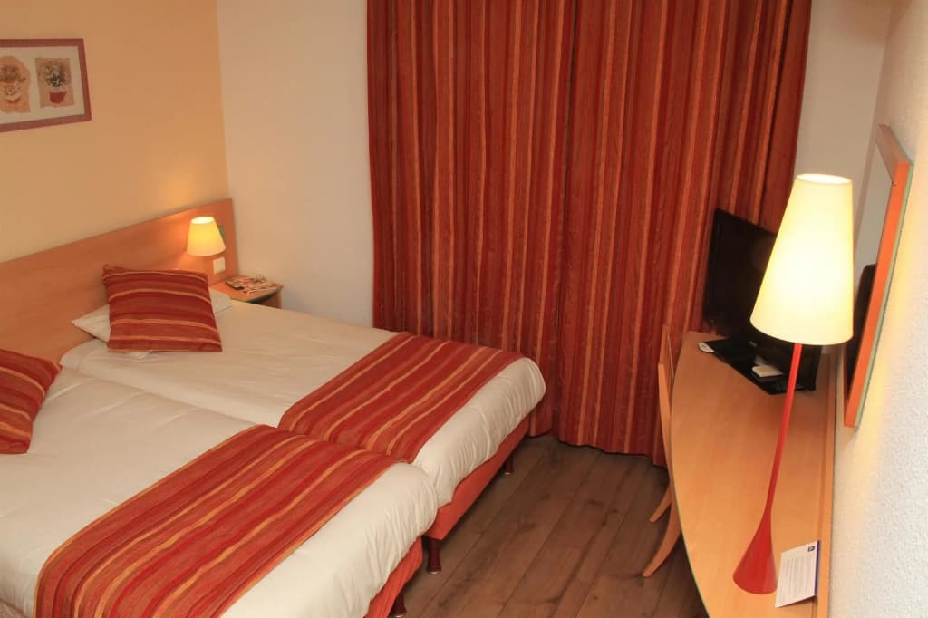 Logis Hotel Uzes Pont du Gard - Miniature 6
