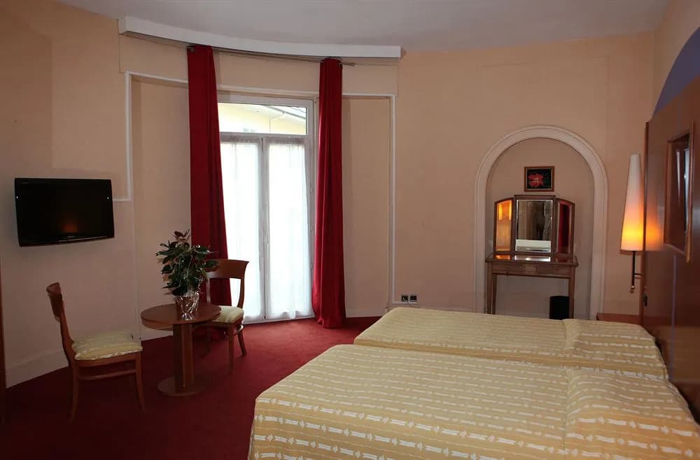 Inter Hotel Bristol - Photo 3
