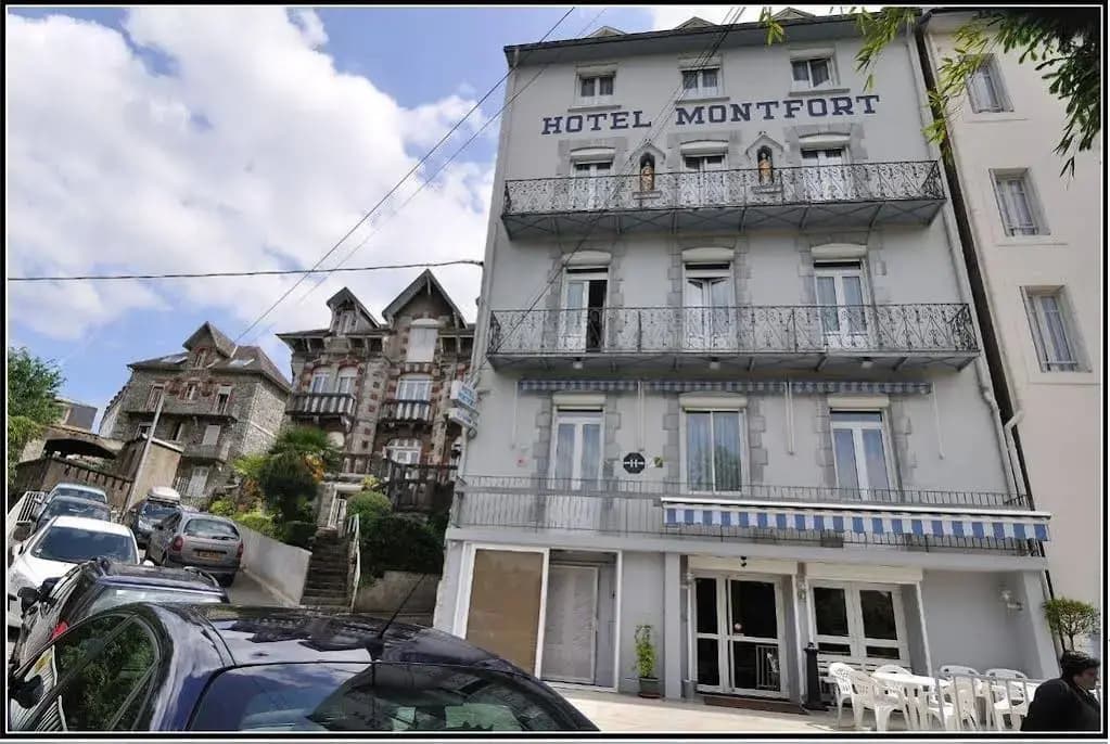 Hotel Montfort - Photo 1