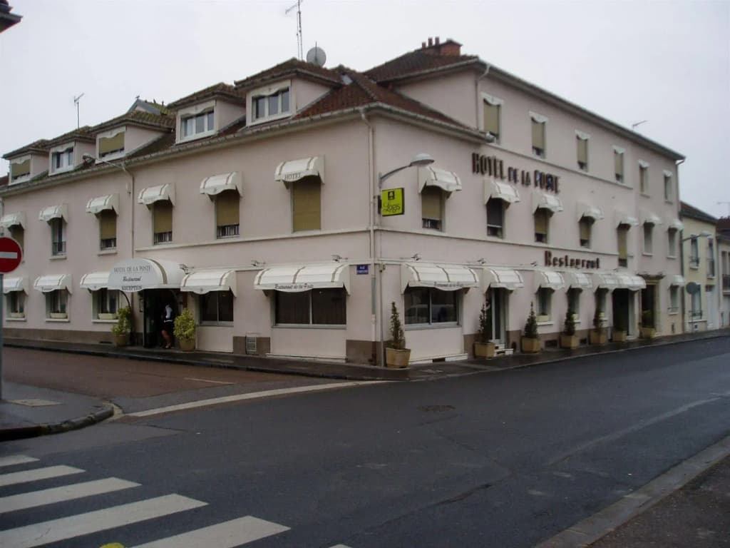 Logis Hôtel de la Poste - Photo 1