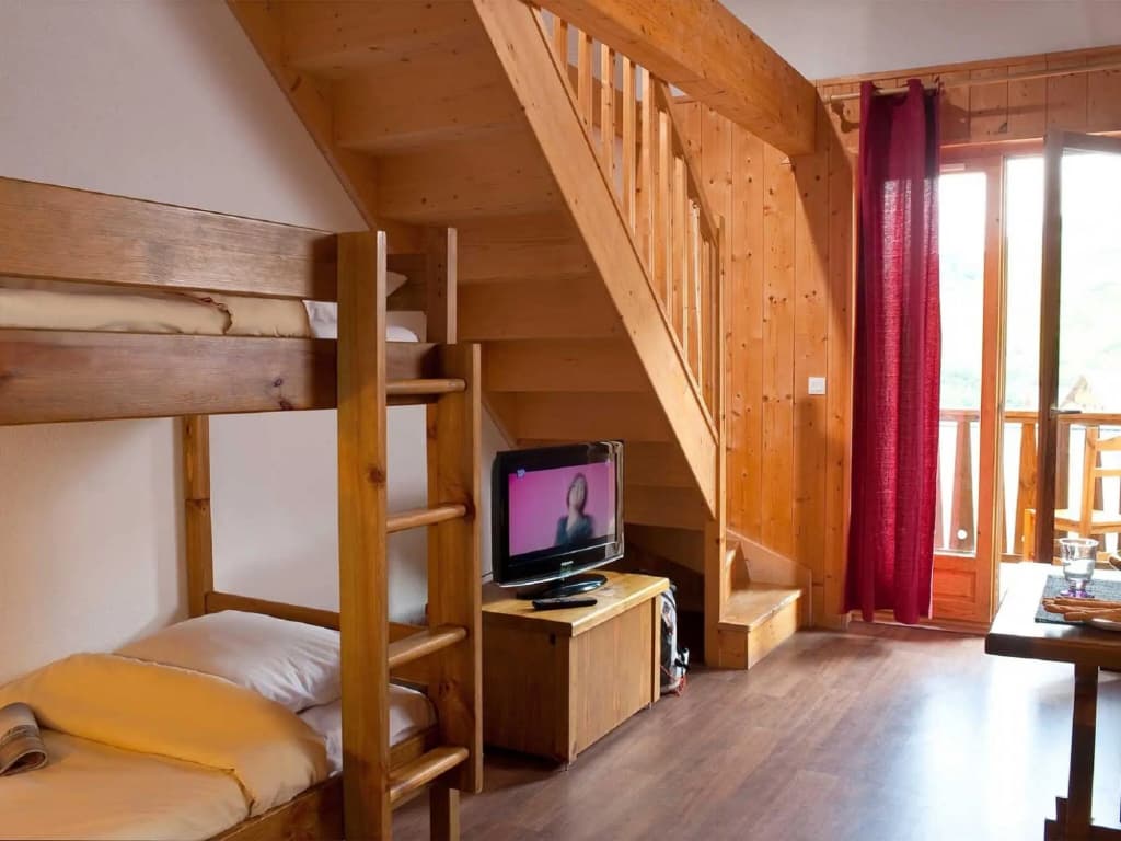 Scenic Chalet Apartment for Groups - Photo 4