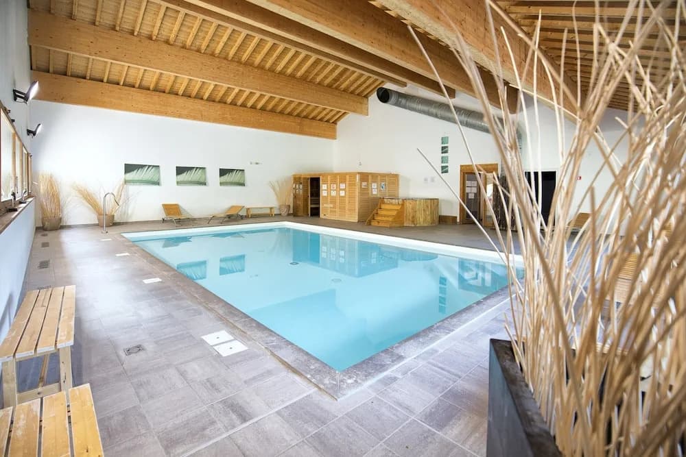 Apartment With Private Indoor Pool - Miniature 8