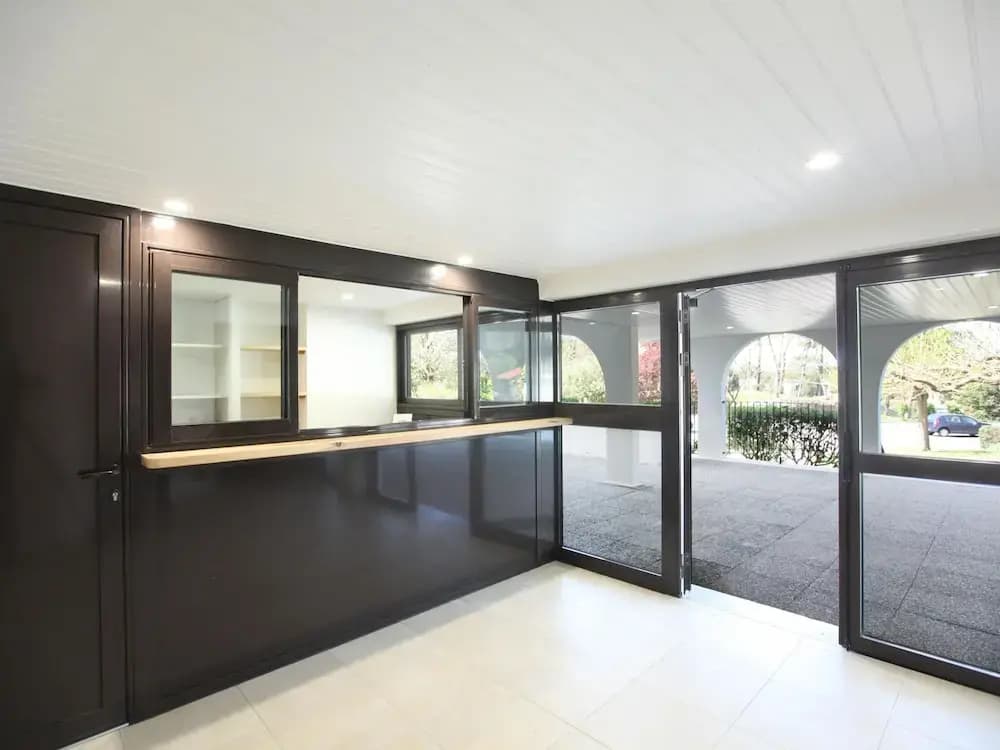 Inviting Apartment With Balcony - Photo 2