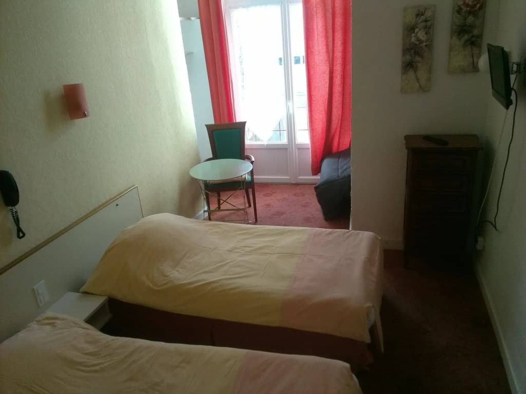 Hôtel Luxembourg - Photo 2