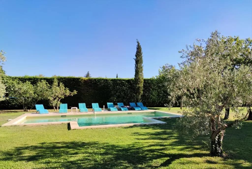 Très beau Mas Provençal avec Piscine Privée Chauffée située aux Vignères, en campagne proche de l'Isle sur La Sorgue au cœ...