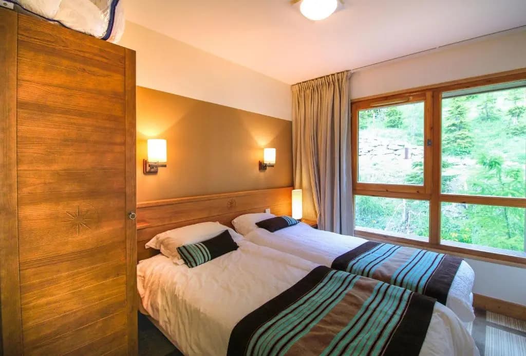Spacious Family 2-bed, 2-bath with parking, private piste - Photo 2