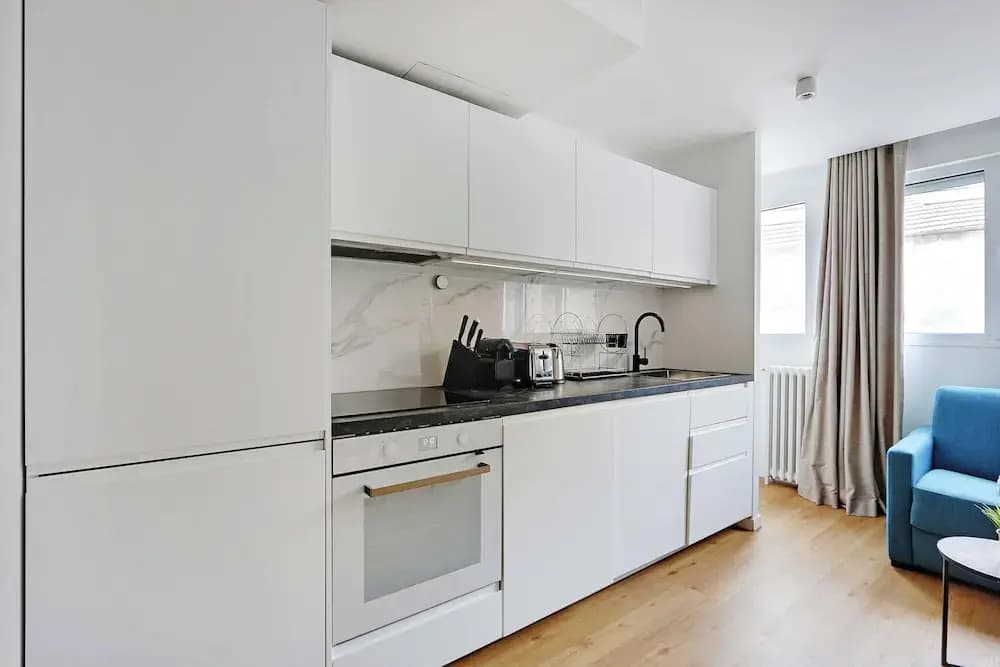 Apartment for 6 People in Paris - Miniature 8