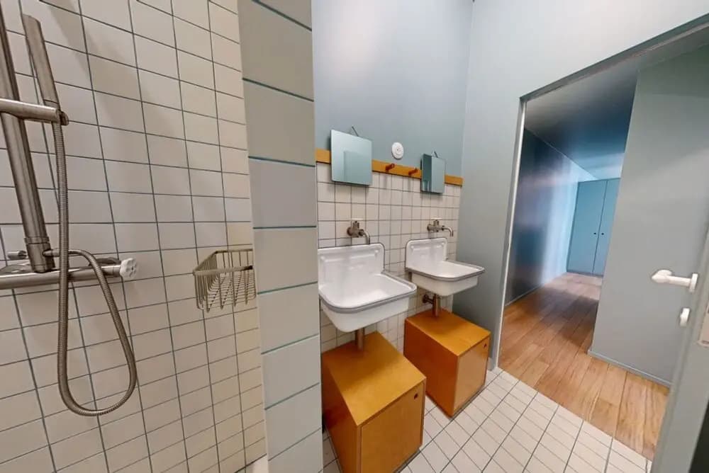 Altido Charming 2-bed Flat w Shared Spaces - Miniature 8