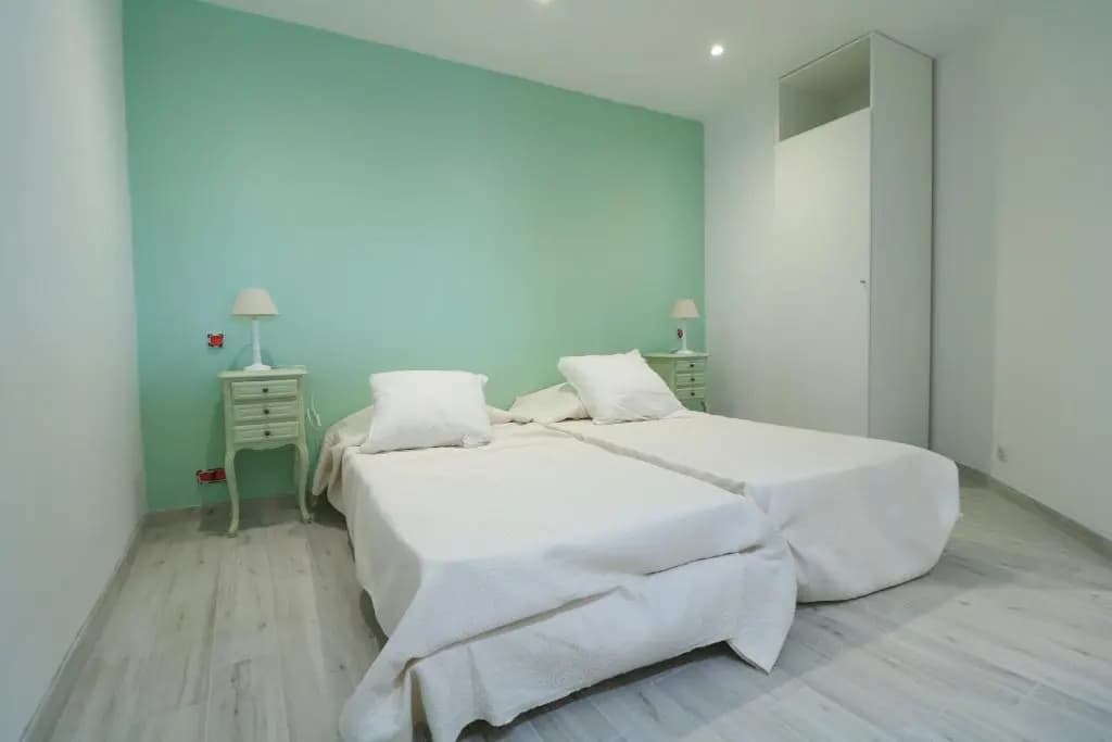 LUMINEUX 3 PIECES RENOVE FACE AU PORT l! A2B218 - Photo 2