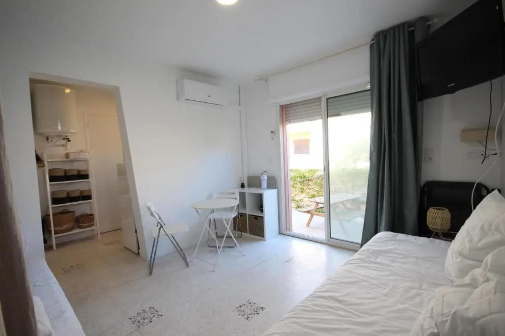 Face à la mer, Joli Studio de plain pied climatisé, exposé plein sud, pour 2 à 4 couchages, à seulement 10m de la plage LX...