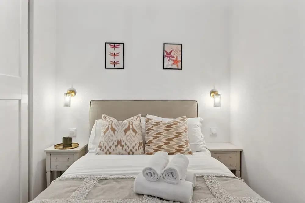 Classy 1BR - Elysee & Madeleine Area - Photo 2