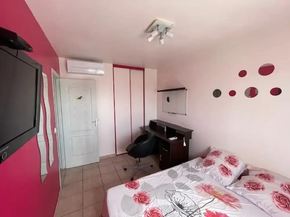 Villa in Vidauban With Pool & Vineyards Nearby - Miniature 6