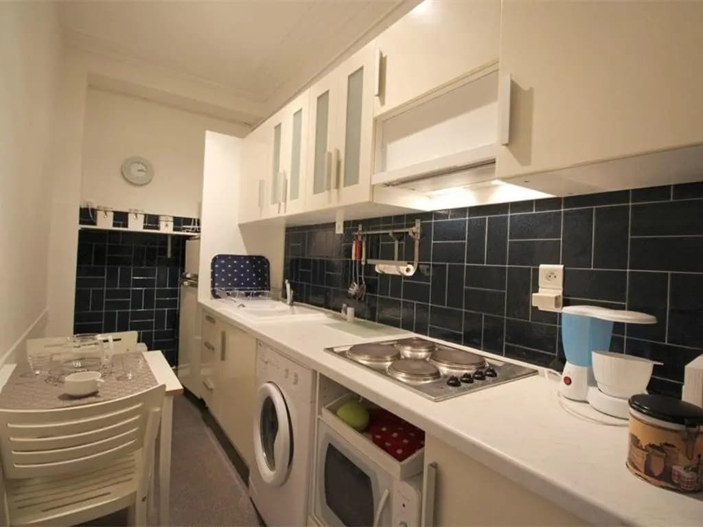 Appartement Bagnères-de-Luchon, 1 pièce, 3 personnes - FR-1-313-163 - Miniature 8