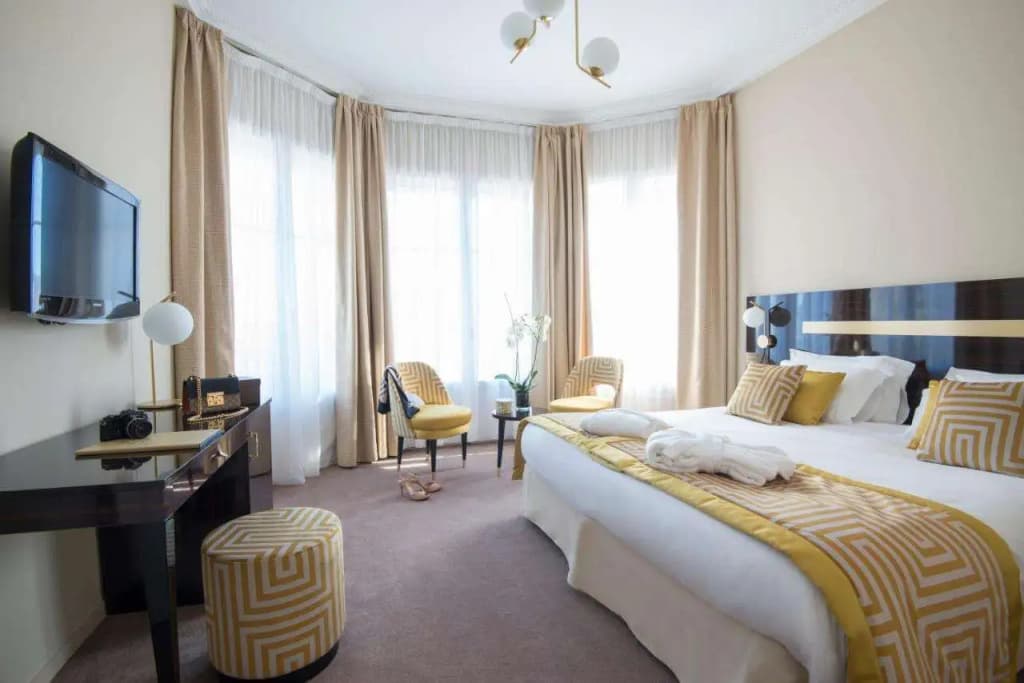 Hôtel Carlton - Photo 3