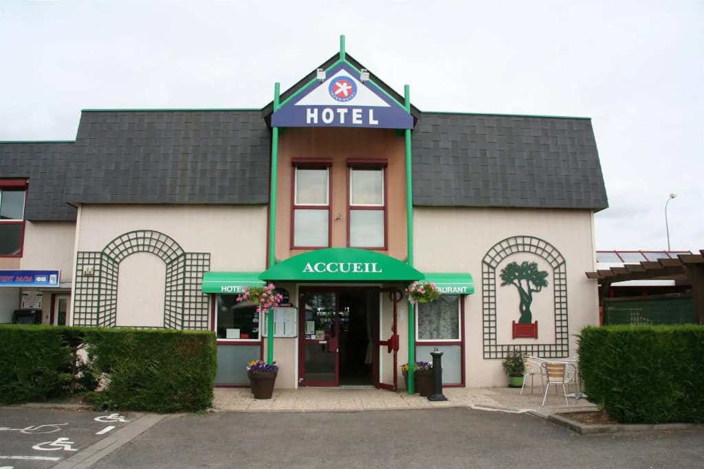 Brit Hotel Argentan - Photo 1