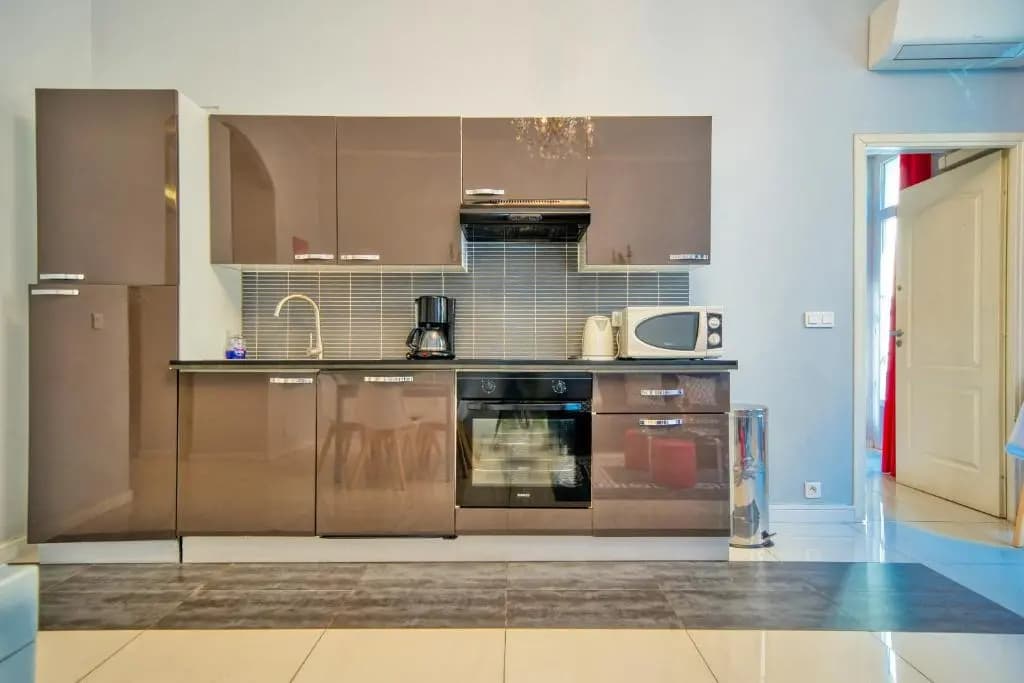 Lusso 5 beds Central Apartment - Miniature 6
