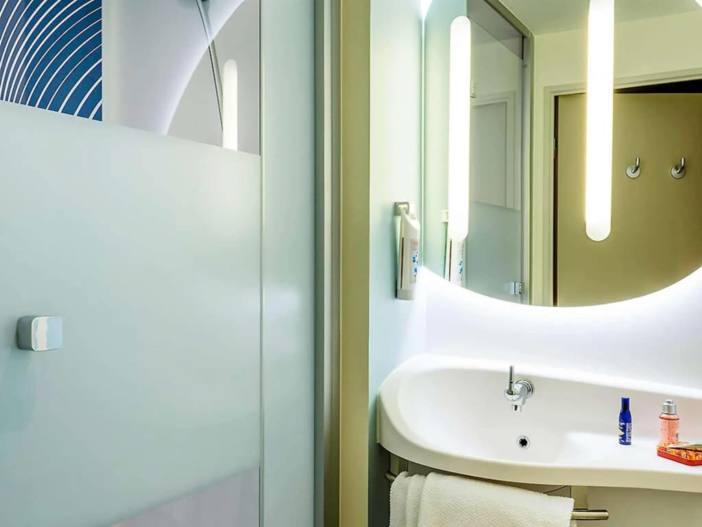 ibis budget Saint Quentin en Yvelines Velodrome - Miniature 7