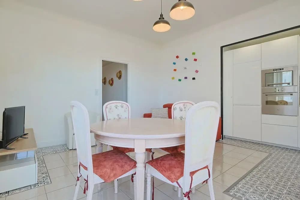 L Horizon in Cannes With 2 Bedrooms and 1 Bathrooms - Photo 4