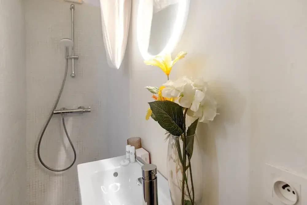 Mattoni in Menton With 1 Bedrooms and 1 Bathrooms - Miniature 8