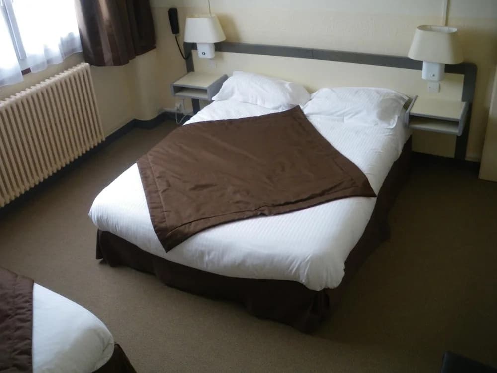 Hotel Continental - Contact Hotel - Photo 3