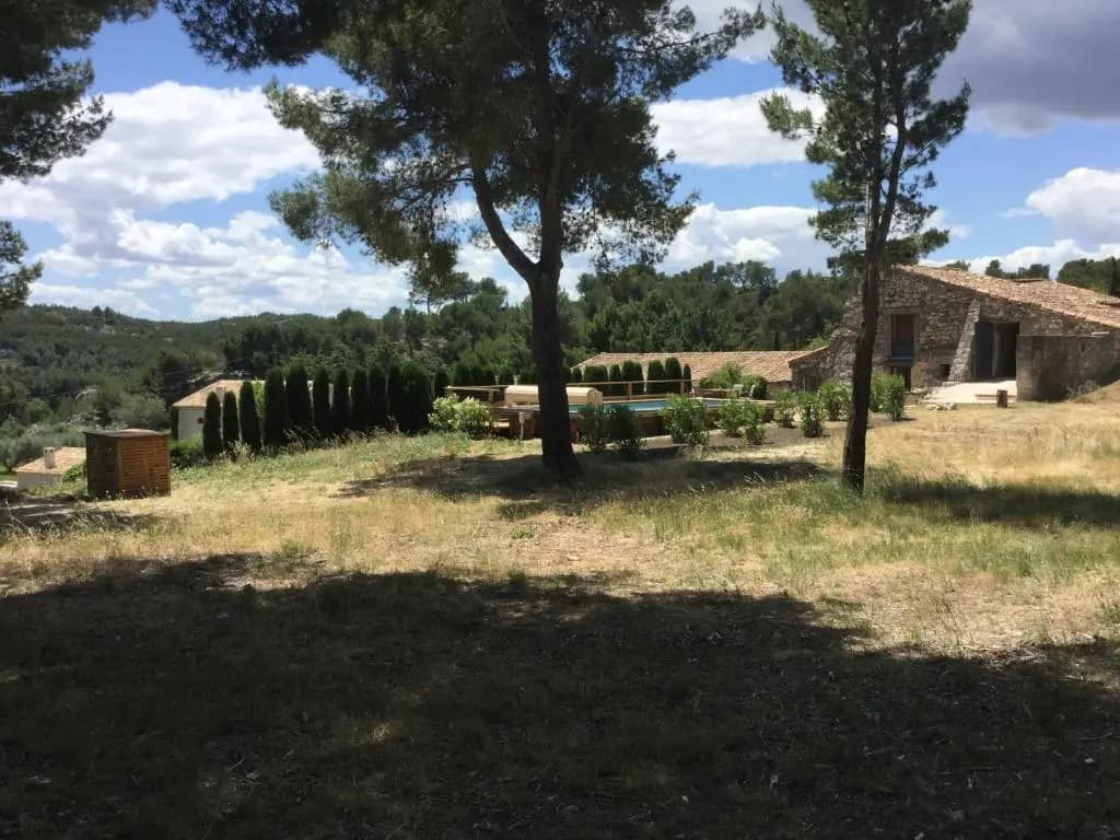 Ferme provençale traditionnelle avec piscine privée, dans un site naturel exceptionnel en campagne de Maussane les Alpille...